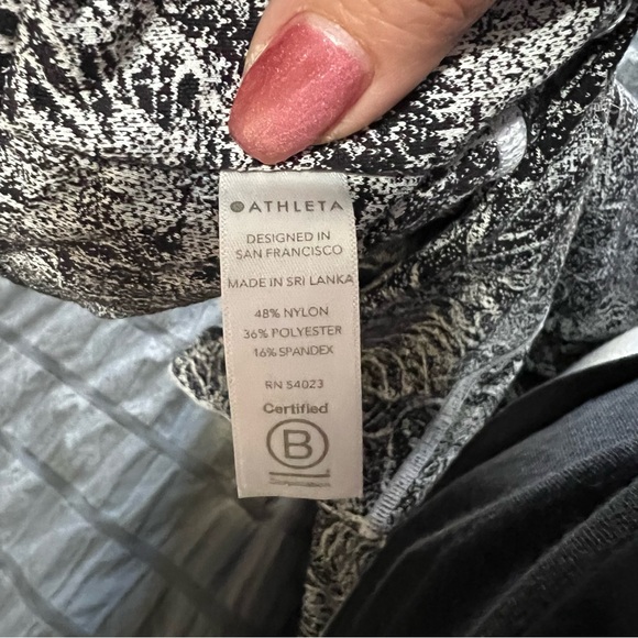 Athleta Elation Graffiti 7/8 Black/White High Rise Powervita Athletic Leggings - Picture 9 of 9